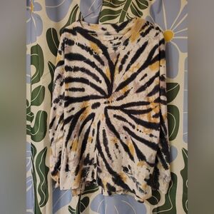 True Craft Black and Cream Tie-Dye Top